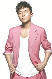 一脸痘坑的男明星图片,勇敢面对肌肤挑战，展现独特魅力