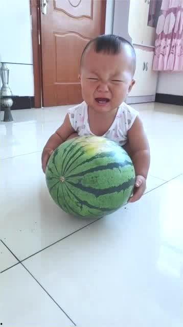 喜欢吃瓜的儿童,儿童欢乐食瓜时光